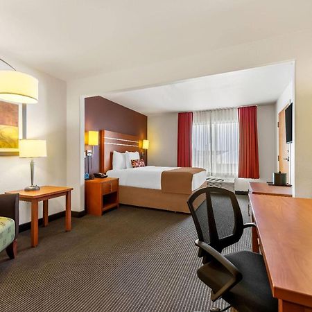 Hotel Wingate By Wyndham Calgary South Exterior foto
