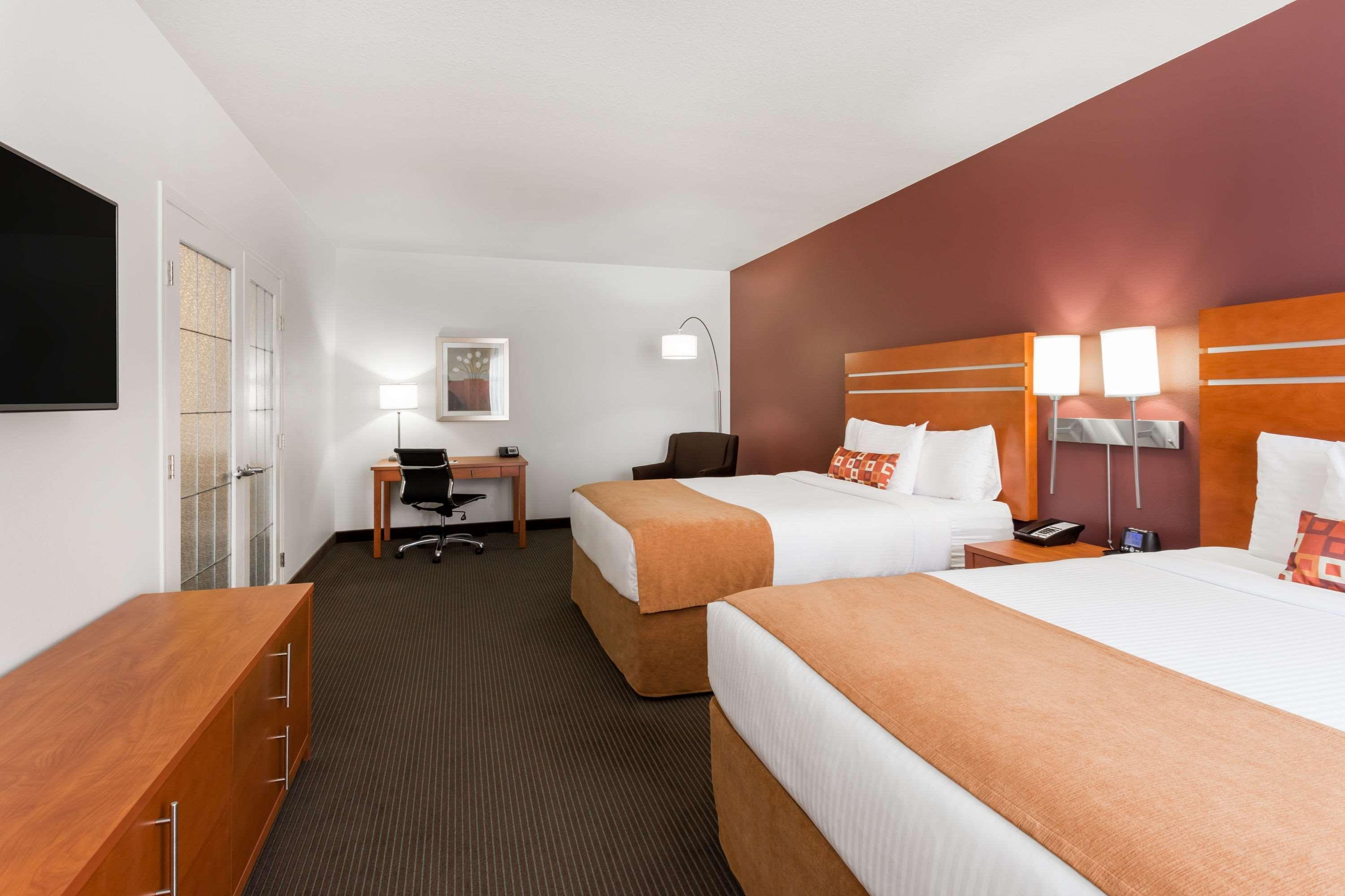 Hotel Wingate By Wyndham Calgary South Exterior foto