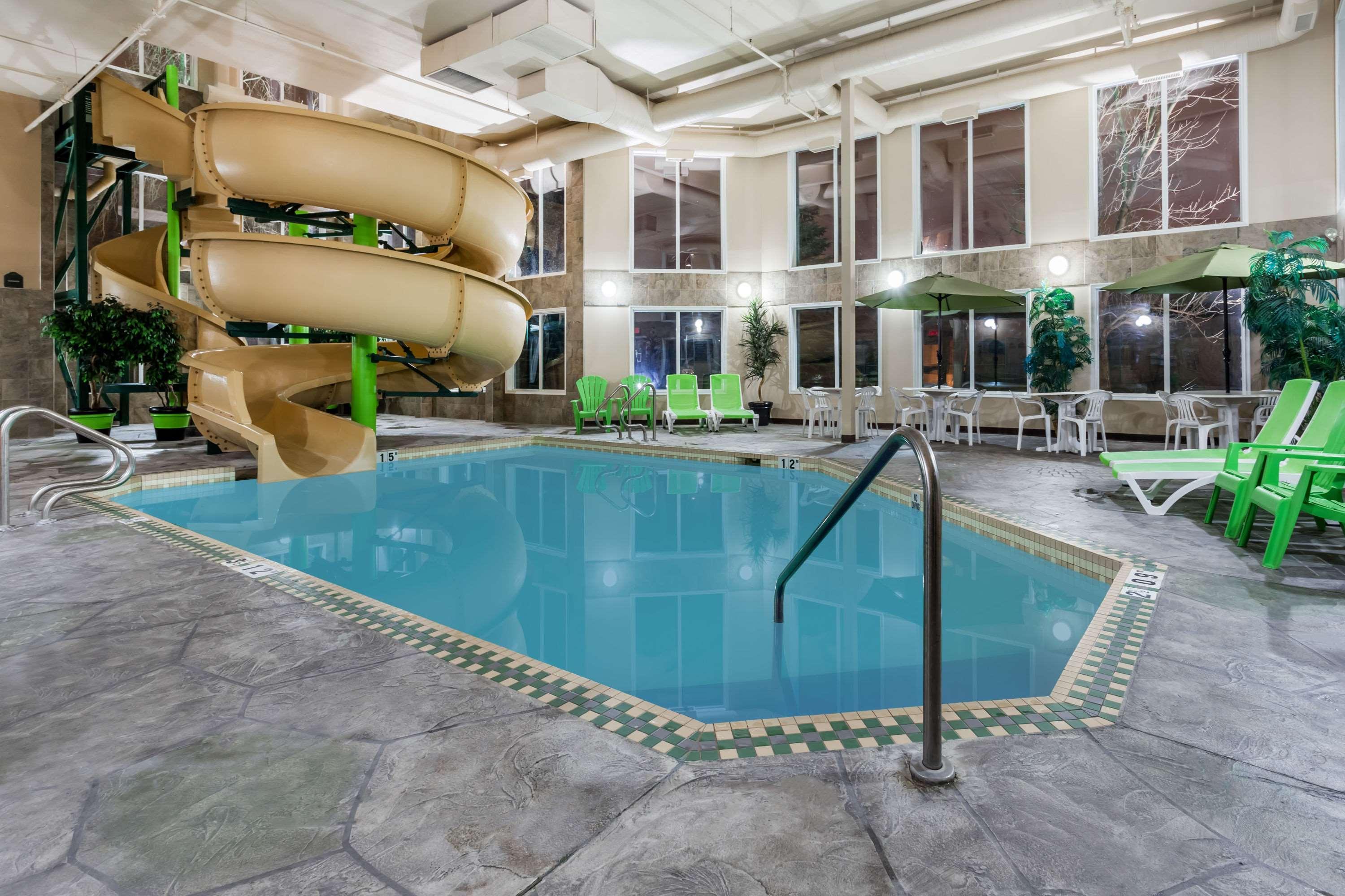 Hotel Wingate By Wyndham Calgary South Exterior foto