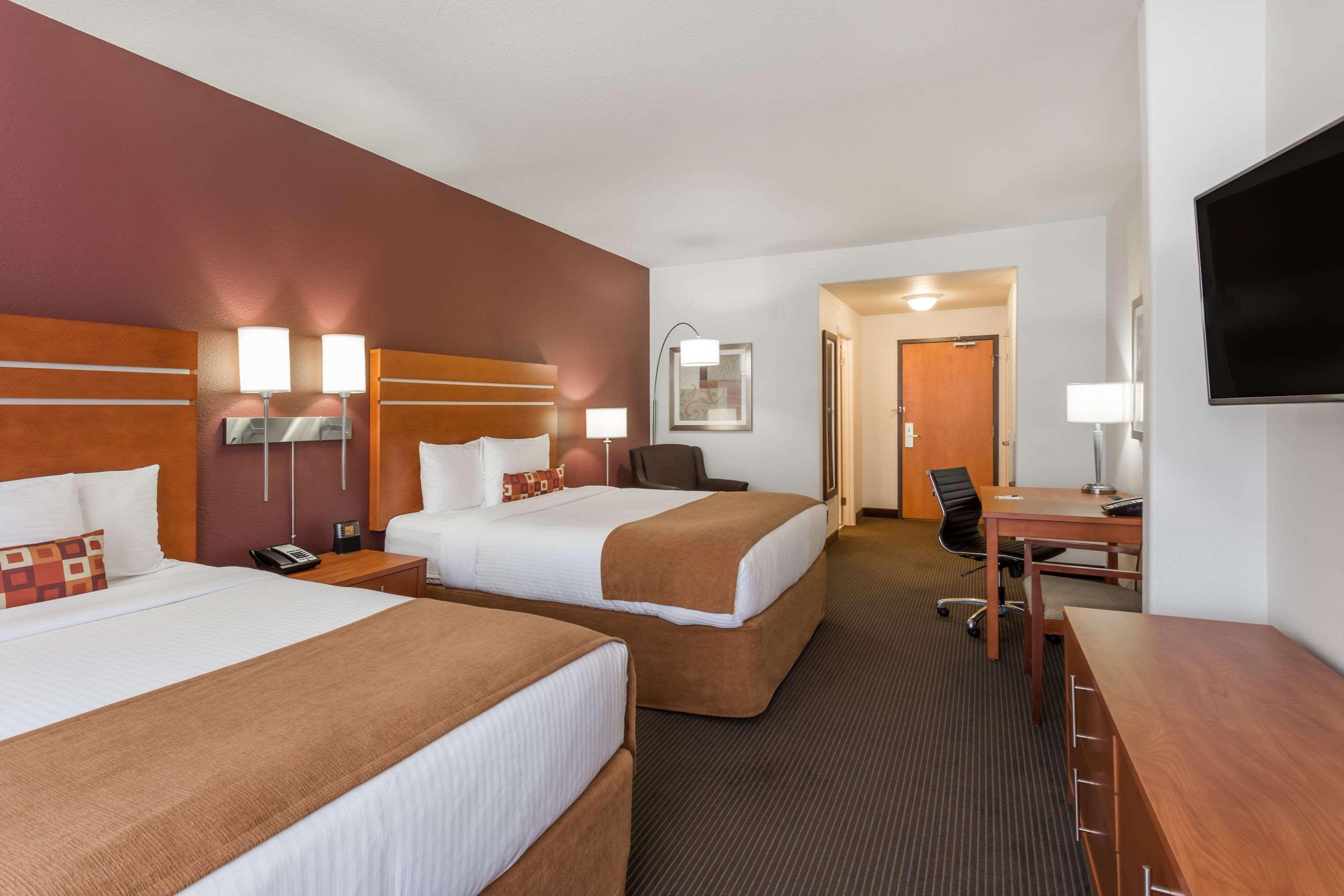 Hotel Wingate By Wyndham Calgary South Exterior foto
