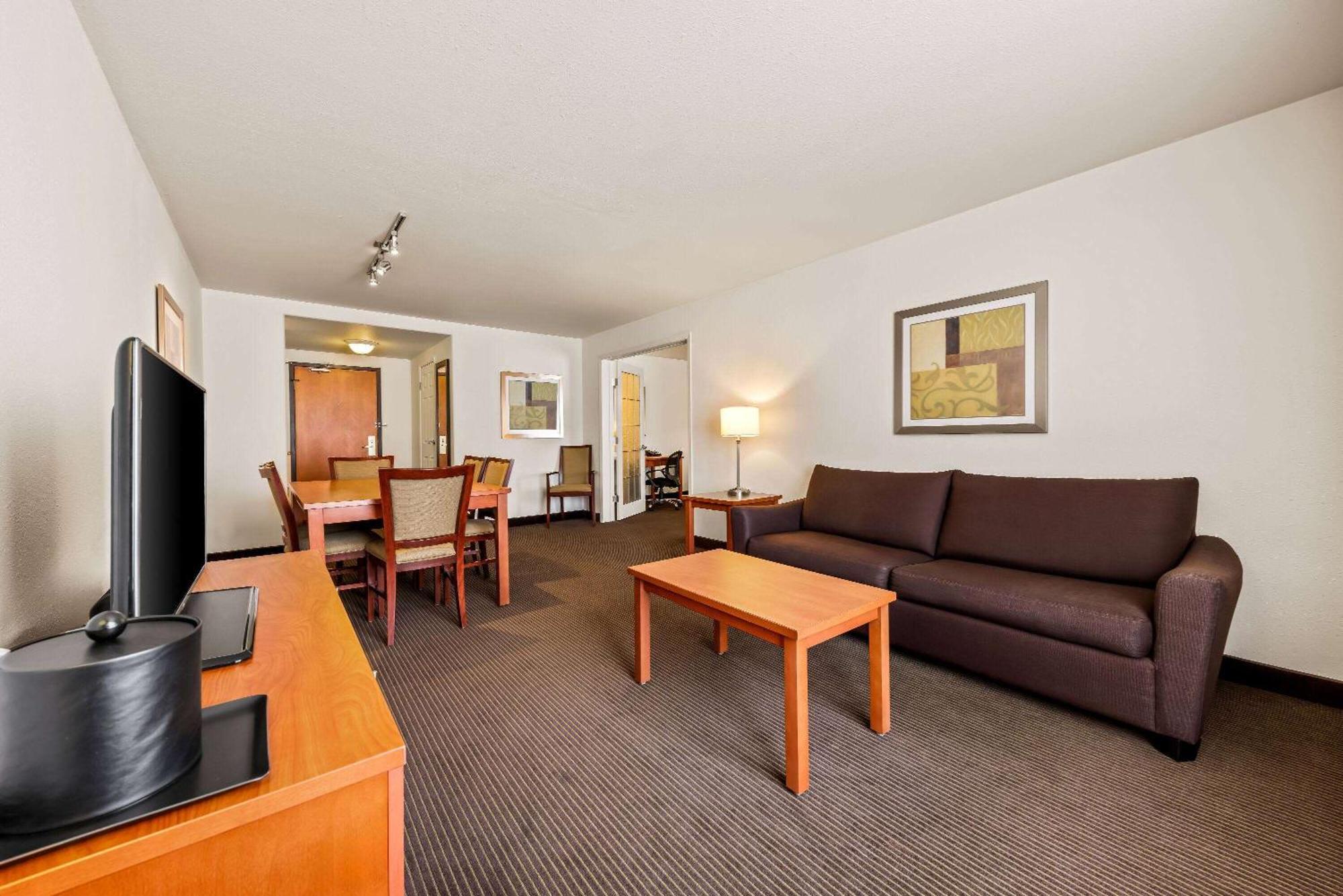 Hotel Wingate By Wyndham Calgary South Exterior foto