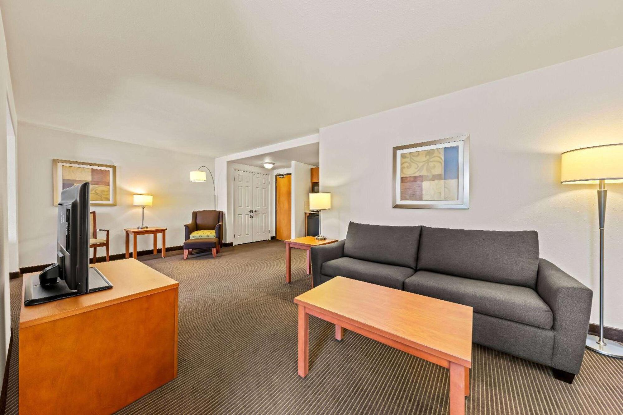 Hotel Wingate By Wyndham Calgary South Exterior foto