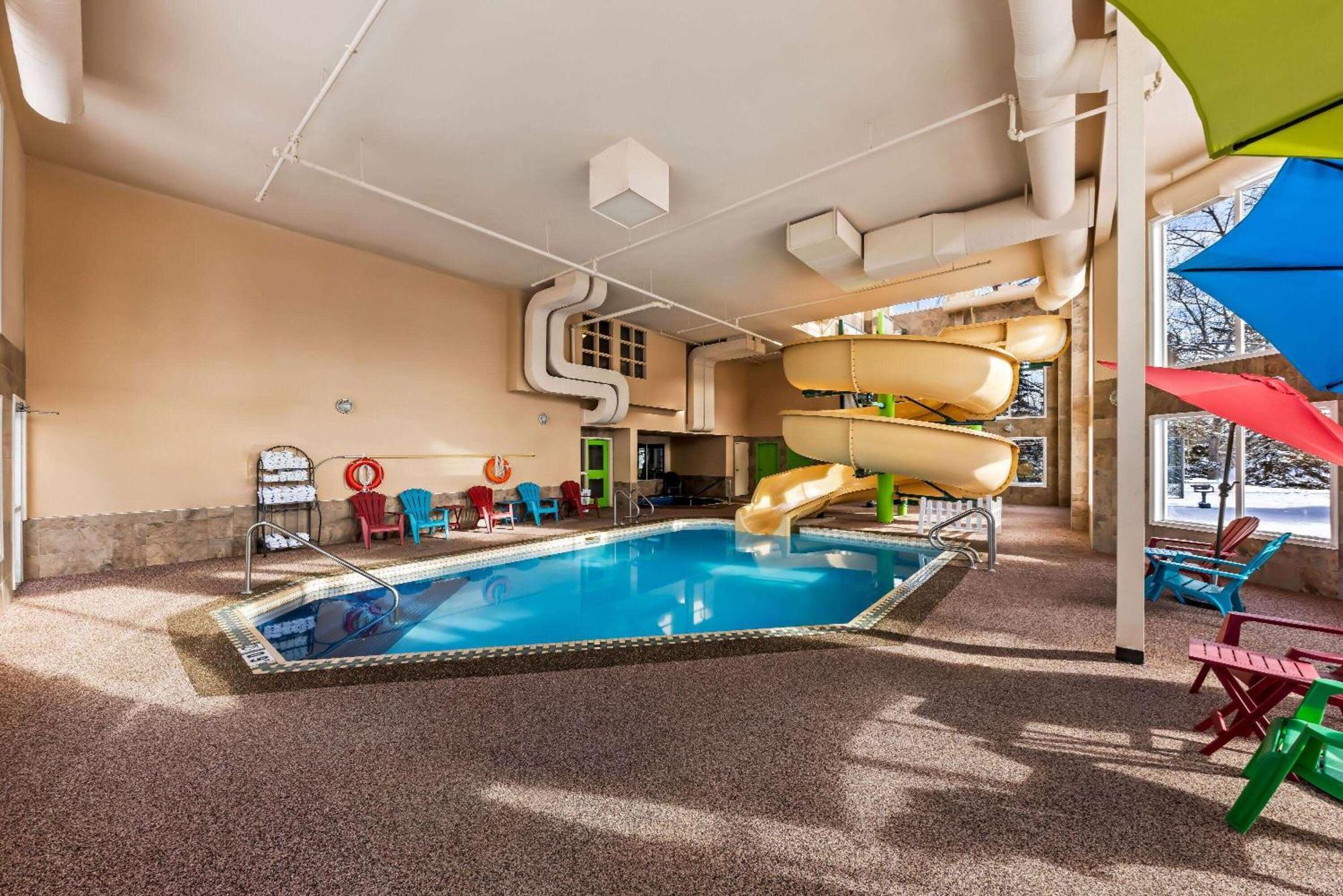 Hotel Wingate By Wyndham Calgary South Exterior foto